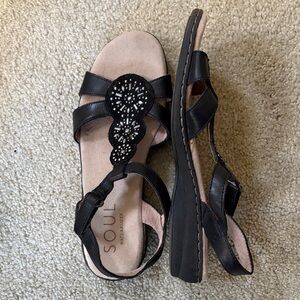 SOUL Naturalizer Black Silver Beaded Leather Upper/Fabric Velcro Close Sandals